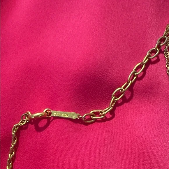 Nina Ricci Gold Heart Pendant Necklace - Picture 5 of 9